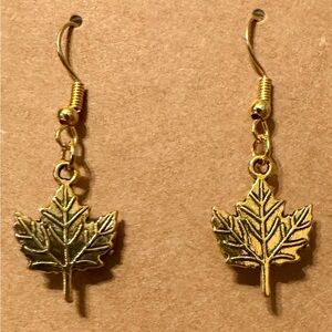 Gold tone FALL Leaf Dangle Earrings NWT